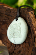 Hanger Keltische elementen, steen