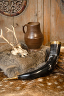 Drinkhoorn met valknut en messingen beslag, 300-500 ml