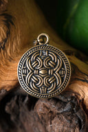 Pendente a disco stile Borre, bronzo
