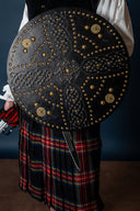 Schottischer Hochland -Targe mit keltischem Kreuz