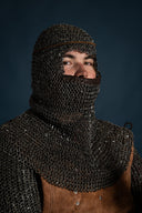 Ringbrynja coif med trekantig ventail, runda ringar - runda nitar, 8 mm