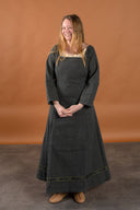 Middeleeuwse jurk Estrid met visgraatmotief, natuurgrijs