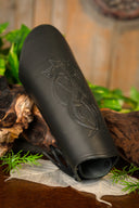 Lederner Armschützer mit Wikinger-Motiv L, Unterarmschutz, schwarz