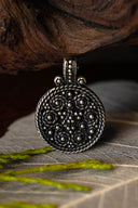 Birka skydda amulett, grav 943, försilvrad brons