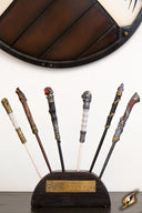 Houten standaard voor toverstokken