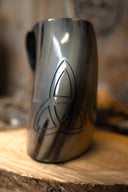 Hornbecher mit Triquetra, 500-650 ml