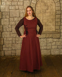 Średniowieczny surcot Uma, czerwony