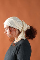 Middeleeuwse hoofddoek, crème