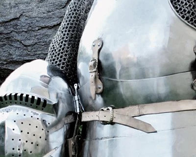 Kuras: borstplaat en rugplaat voor middeleeuws reenactment