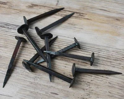 Spijkers om zelf een middeleeuwse kist te maken