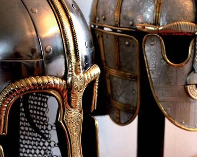 Angelsaksische Sutton Hoo helm en Viking helm