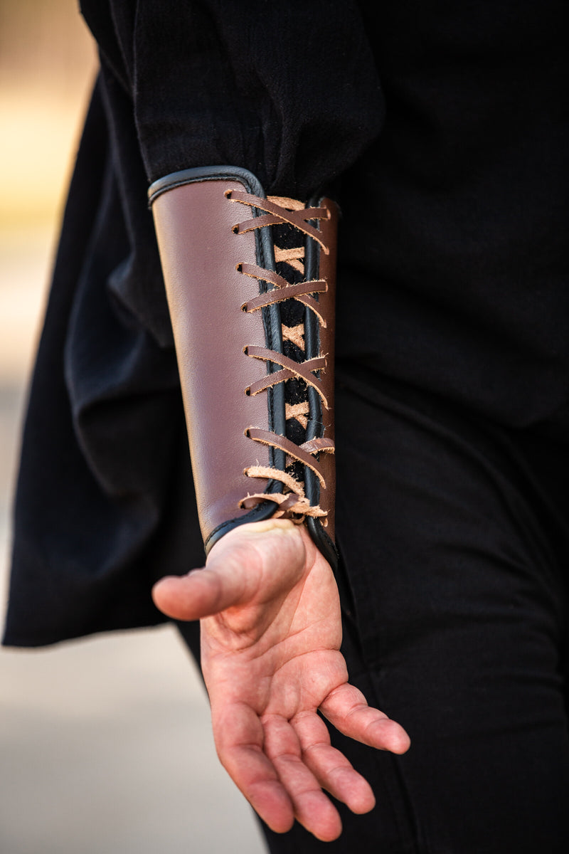 Vegvisir leren bracers, onderarmbeschermers, bruin