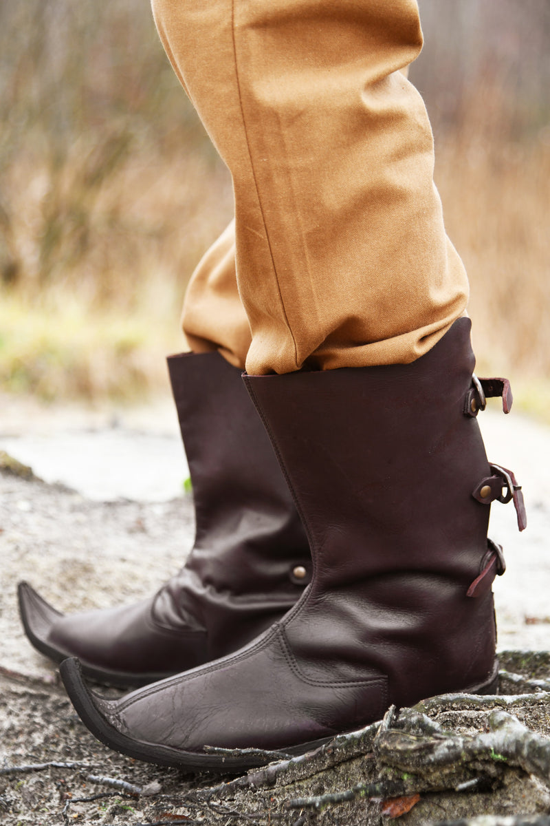 Poulaines, middeleeuws, bruin