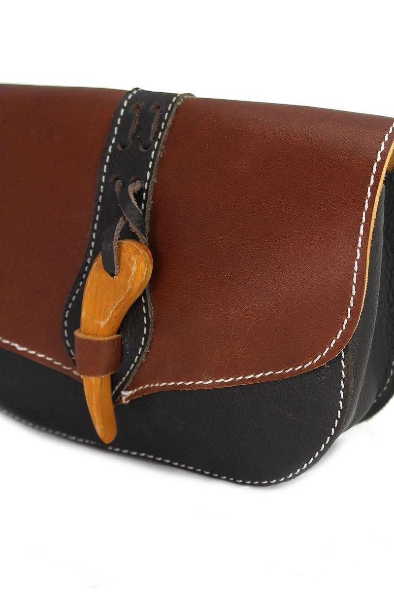 Tas Beocca met houten knoop