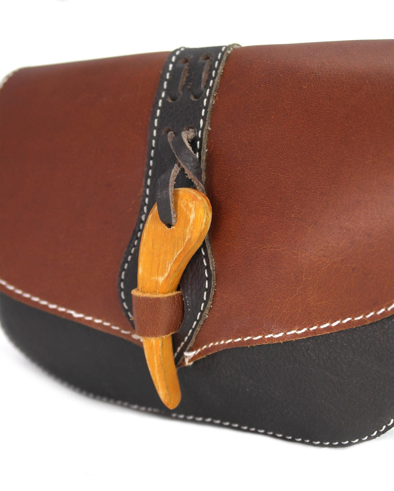 Tas Beocca met houten knoop