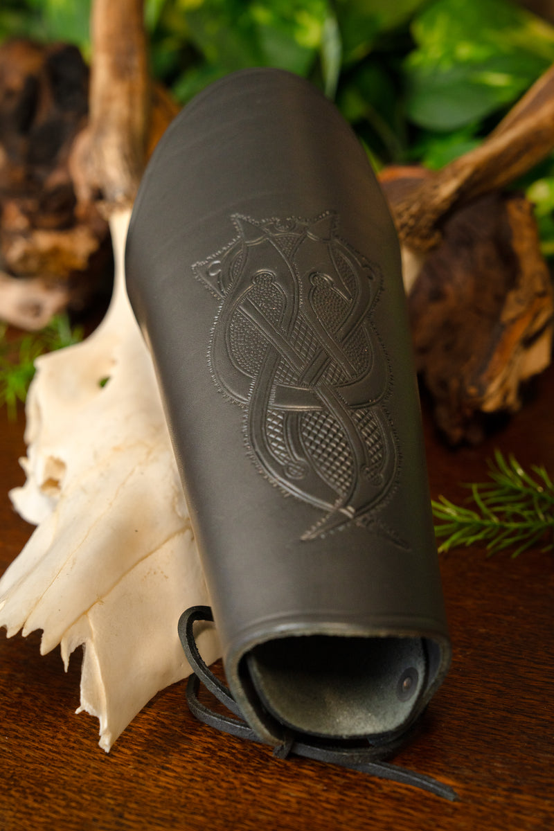 Lederner Armschützer mit Wikinger-Motiv L, Unterarmschutz, schwarz 