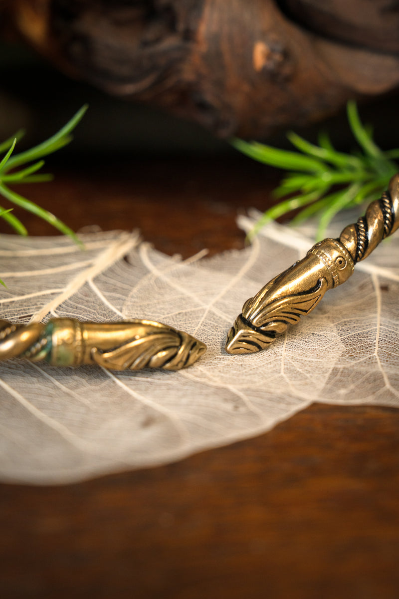 Viking torque avec têtes de corbeau, bronze 