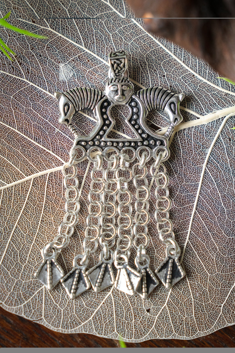 Viking paardensieraad Staraja Ladoga, verzilverd brons