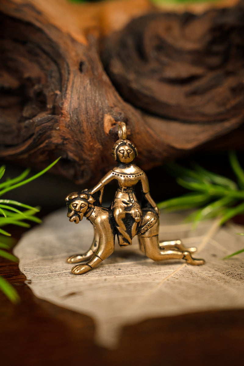 Middeleeuwse hanger Aristoteles en Phyllis, brons