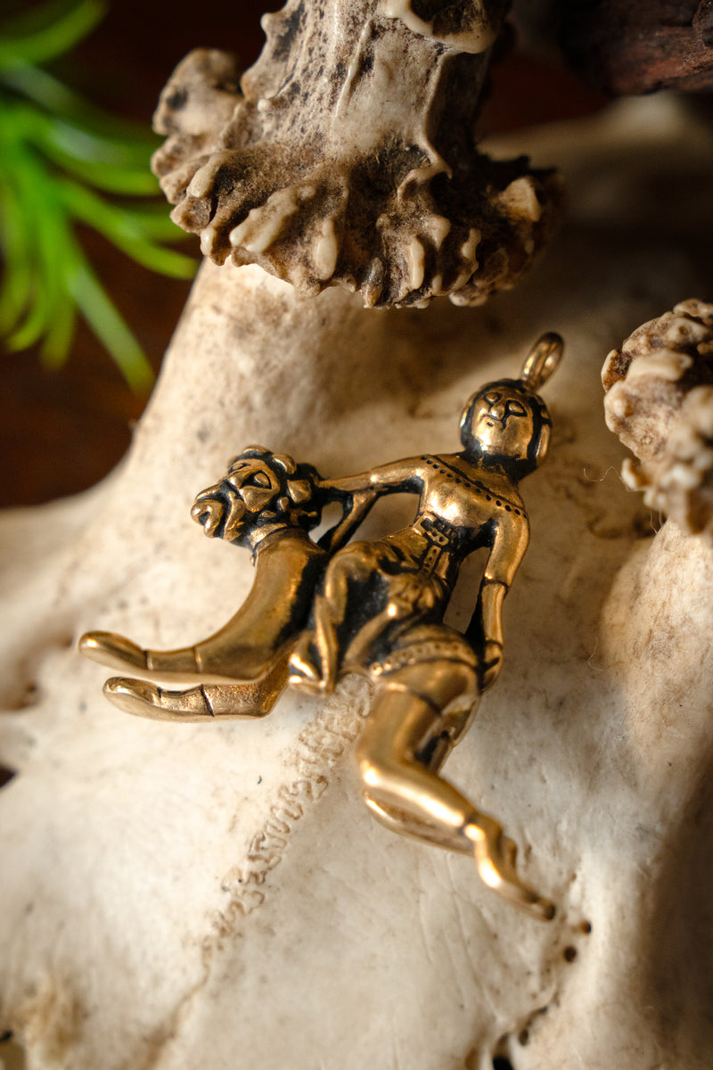 Mittelalterlicher Anhänger Aristoteles und Phyllis, Bronze 