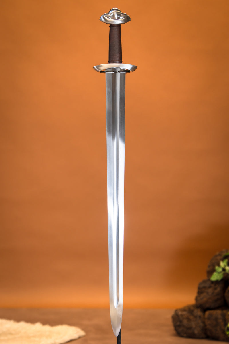 Espada vikinga Petersen tipo S, trilobulado, semi-agudo 