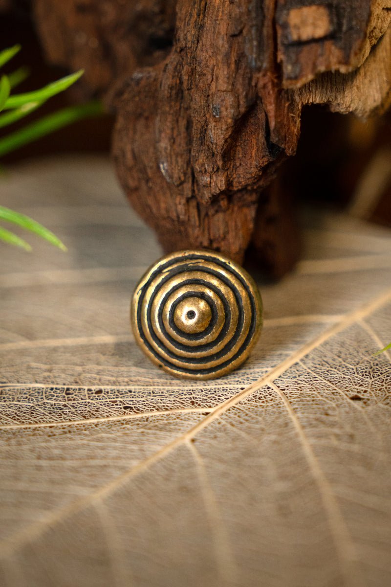 Bronzeknoten des 15. Jahrhunderts mit Kanten, Set von fünf Teilen