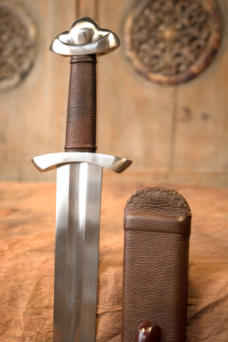 Espada vikinga Petersen tipo S, trilobulado, semi-agudo 