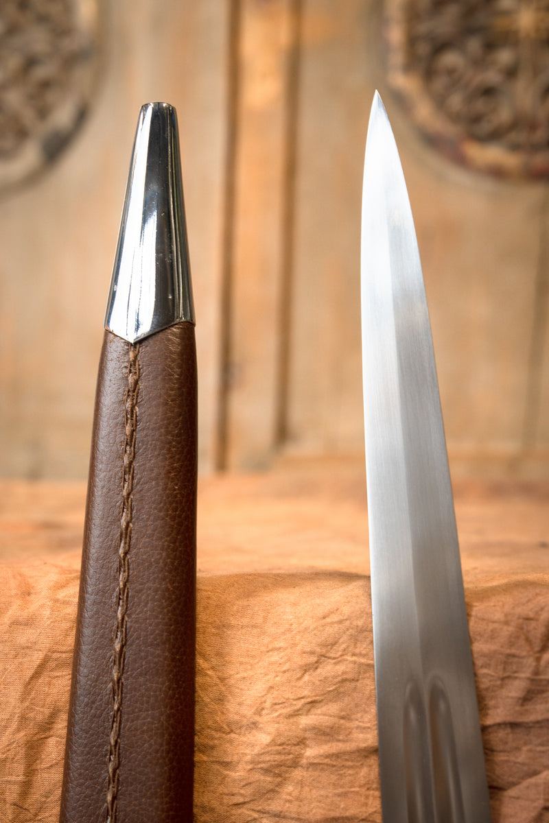 Middeleeuws zwaard Oakeshott type XIV, semi-scherp