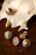 Bronzeknoten des 15. Jahrhunderts mit Kanten, Set von fünf Teilen