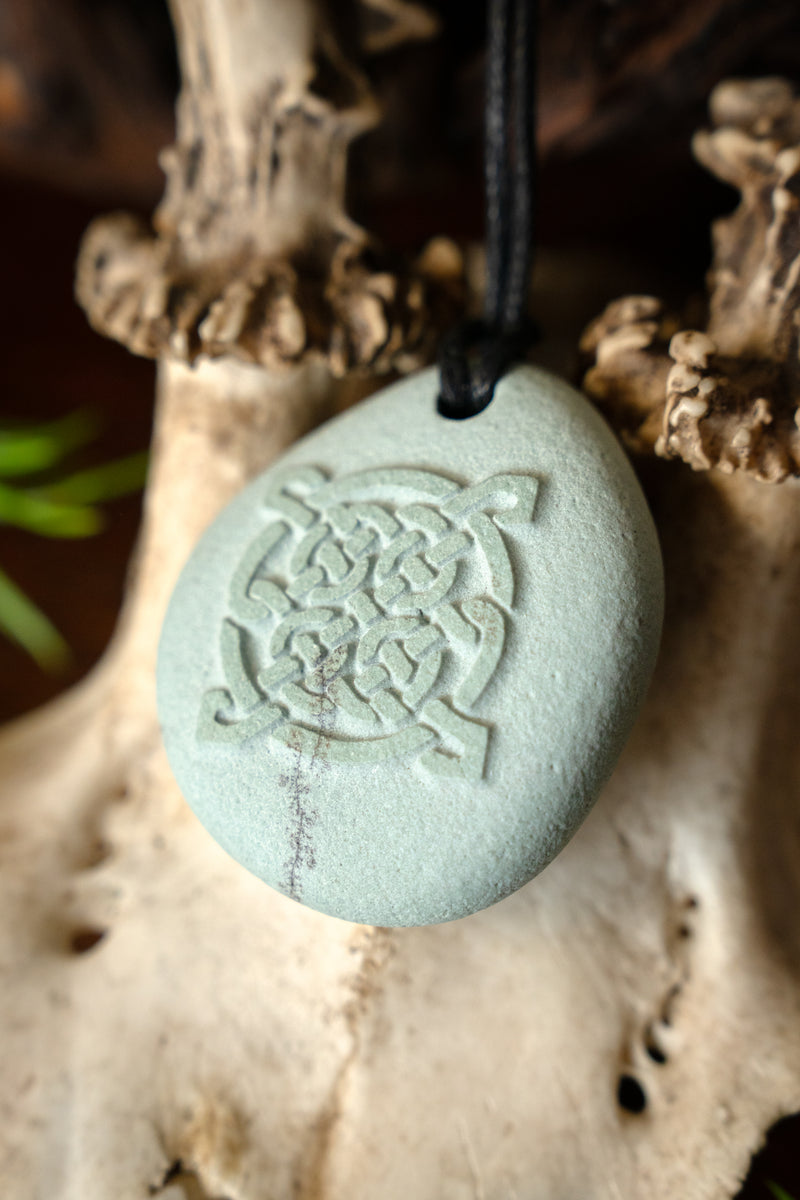 Hanger Keltische elementen, steen