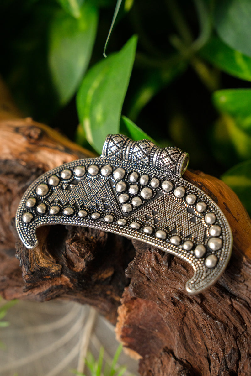 Lunula amulet Gnezdovo, verzilverd brons