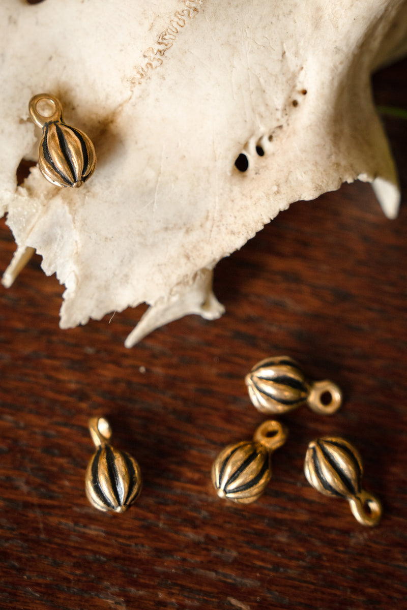 Middelalderknuder tver, sæt med fem stykker, bronze