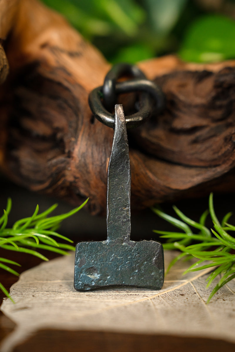 Klassieke Thorshamer, ijzer met leer