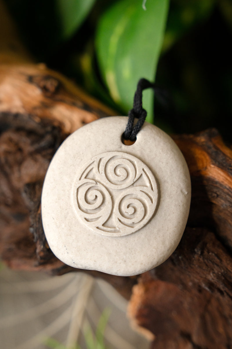 Hanger triskelion, sten 