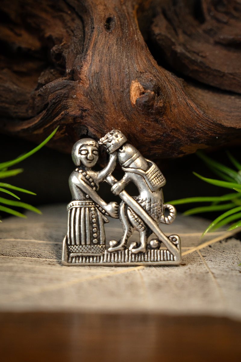 Pelgrimsbadge fallus kroning, verzilverd brons