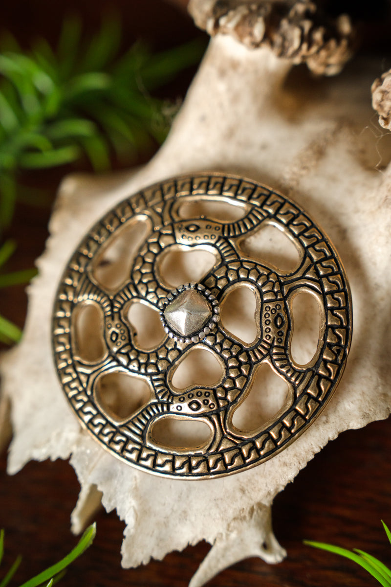 Merovingische zierscheibe zonnekruis, brons