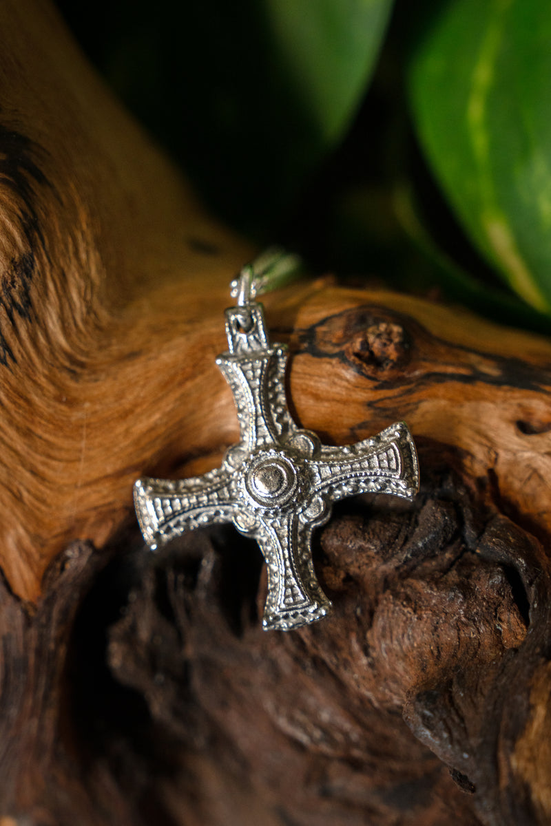 Kors Cuthbert af Lindisfarne, tin 