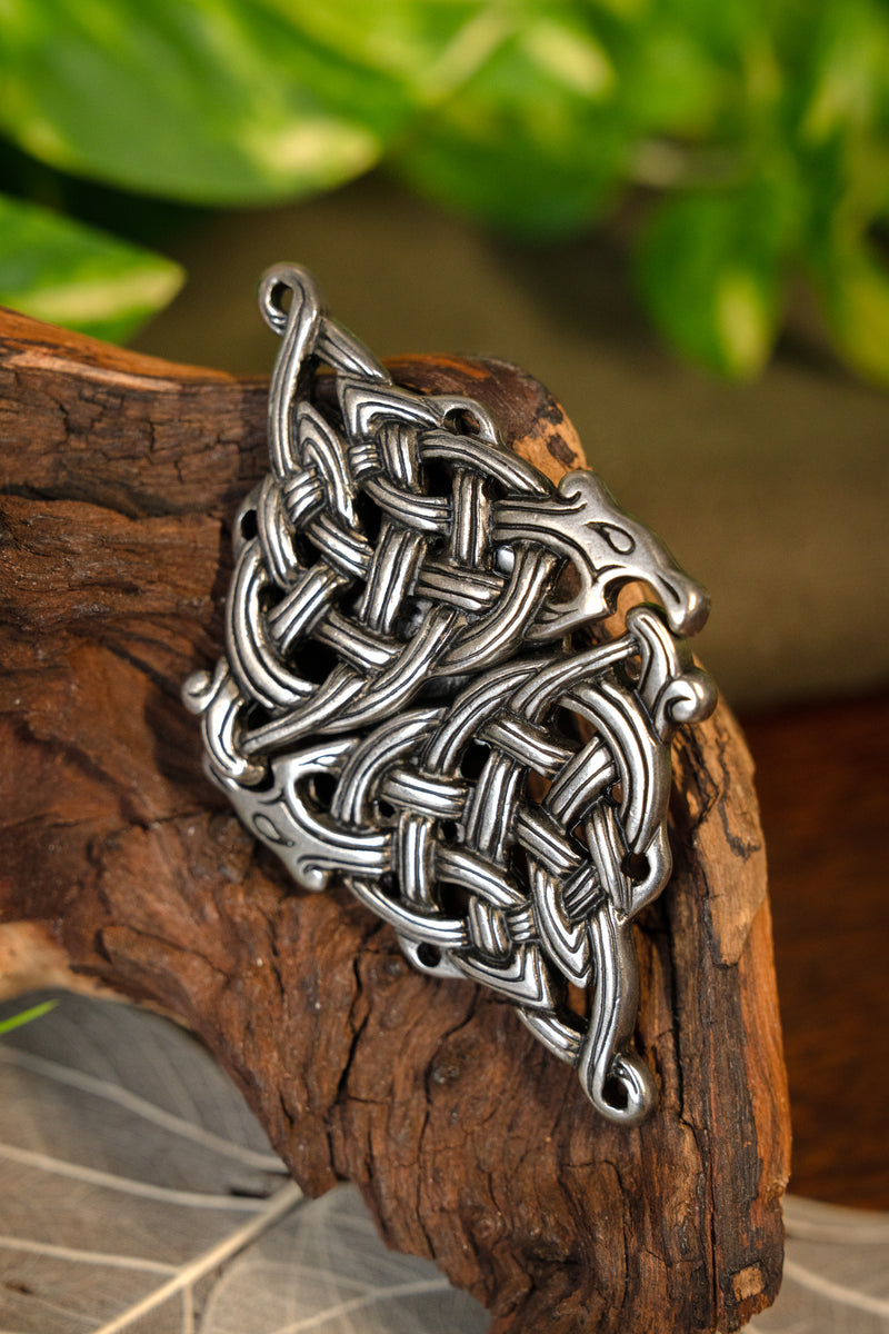 Celtyckie zapięcie płaszcza, posrebrzane, zamak 