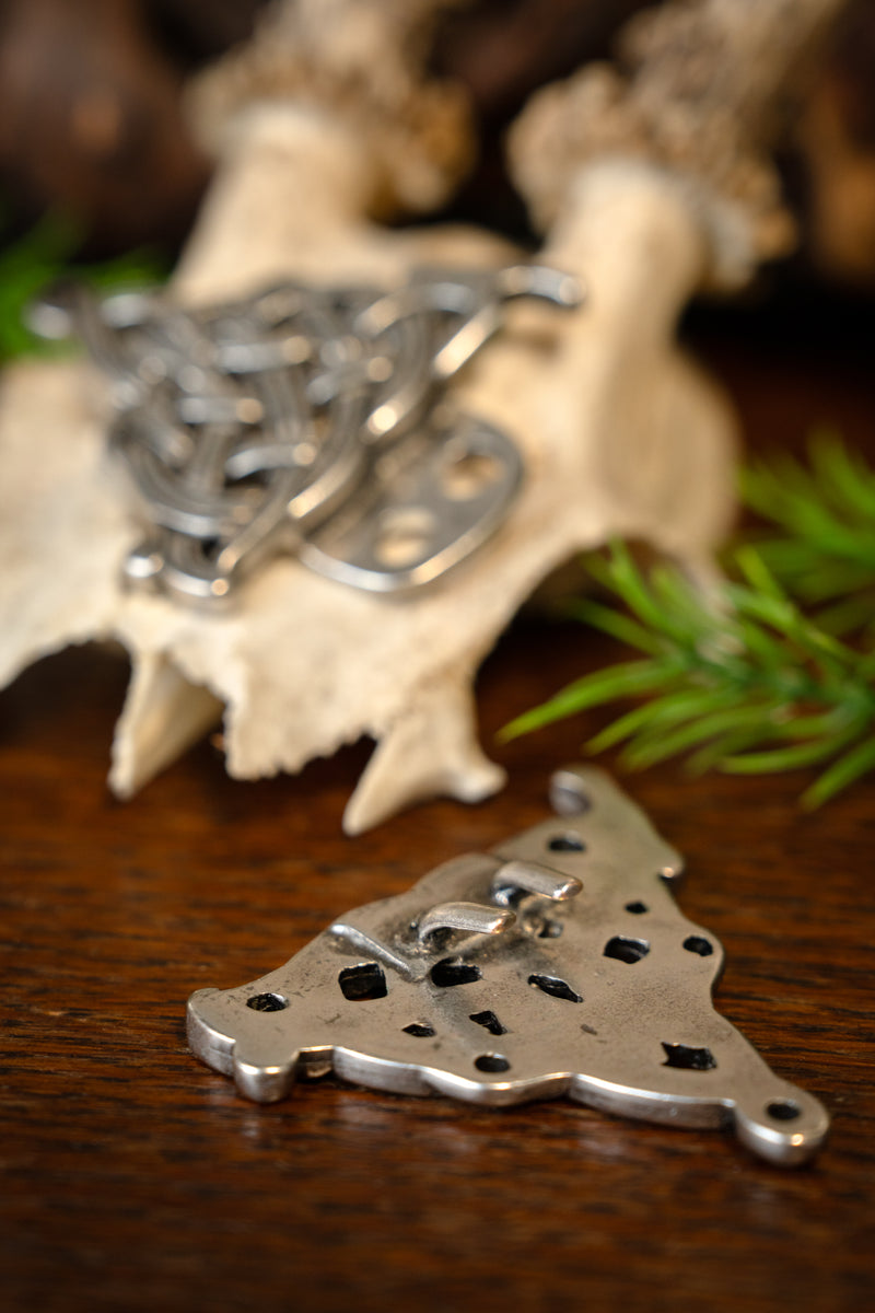 Celtyckie zapięcie płaszcza, posrebrzane, zamak 