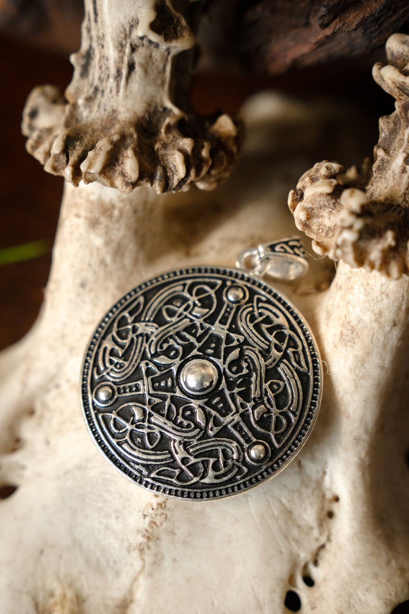 Oseberg Vikingaamulett, försilvrad brons 