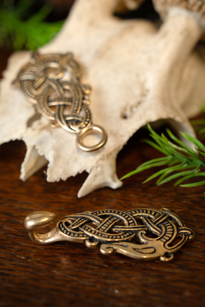 Mantelspänne med Midgårdsormen, brons 