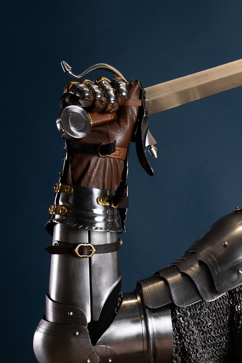 Luksus Gotisk stridshandsker, 1450-1500, messing, 1,2 mm 
