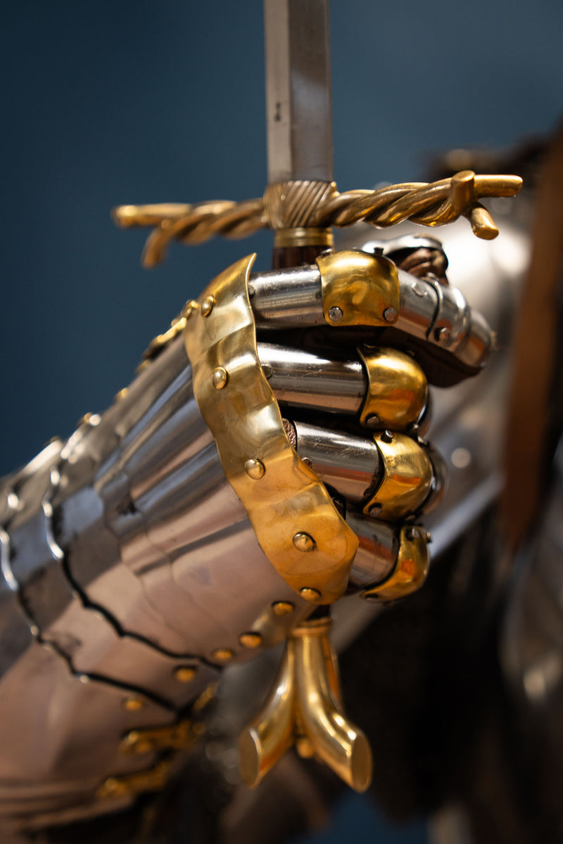 Luksus Gotisk stridshandsker, 1450-1500, messing, 1,2 mm 