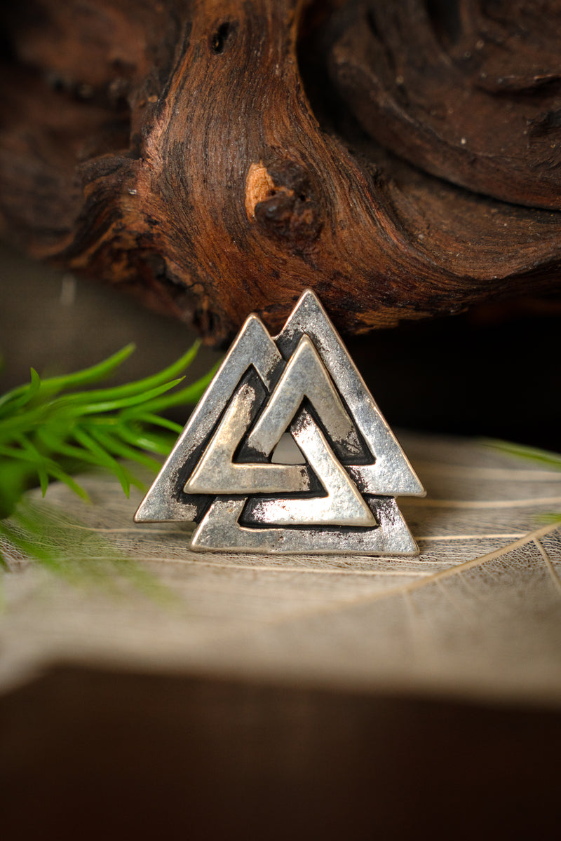 Valknut amulet, verzilverd brons