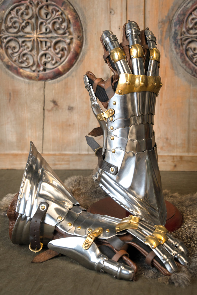 Luxury Gothic gauntlets, 1450–1500, brass, 1.2 mm