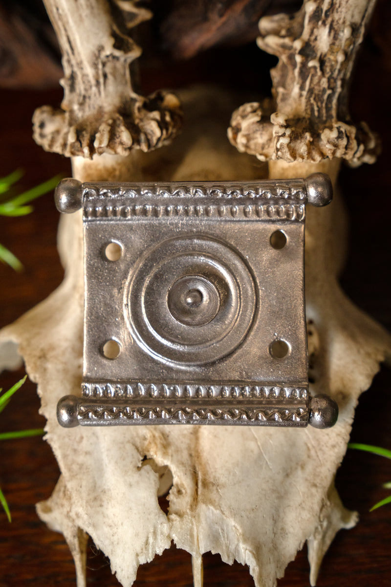 Tekija romana adorno del cinturón, vertind latón 