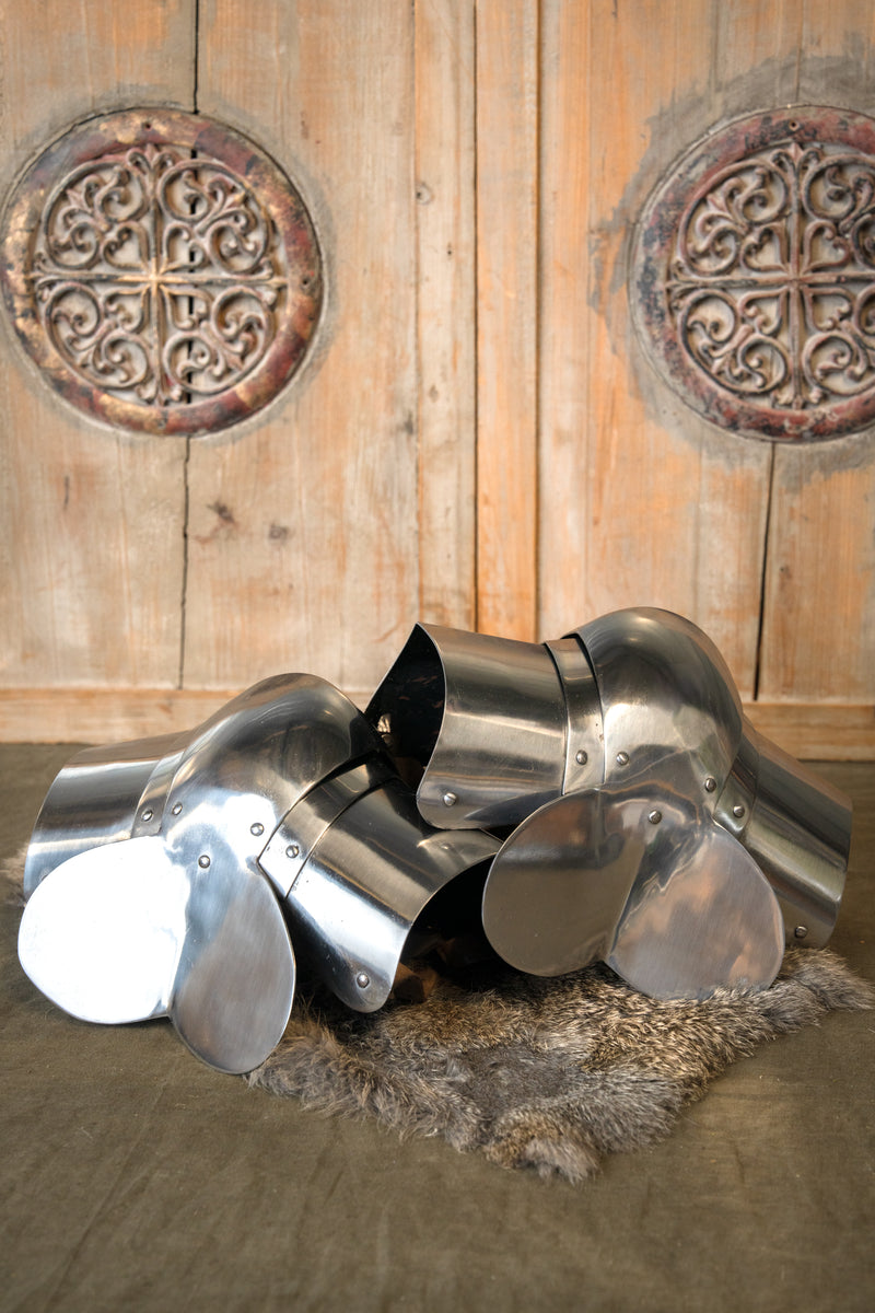 Milanesisk poleyns, knæstykker med rondeldolke, 1,6 mm 