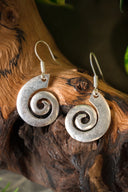 Keltische oorbellen met spiraal, verzilverd brons