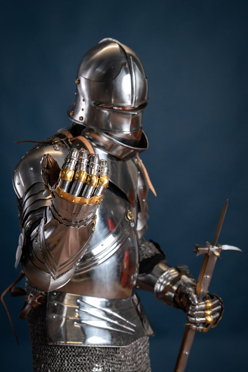 Luksus Gotisk stridshandsker, 1450-1500, messing, 1,2 mm 