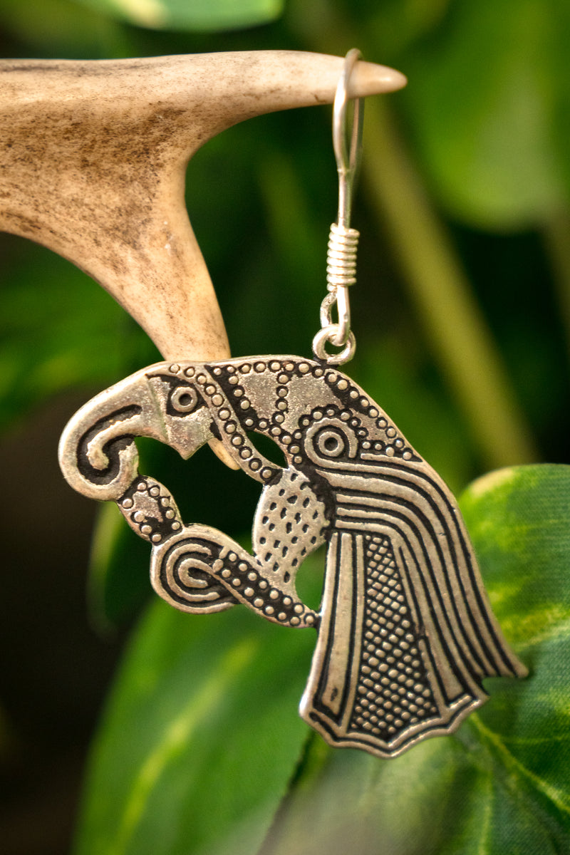 Oorbellen Germaanse raaf, verzilverd brons